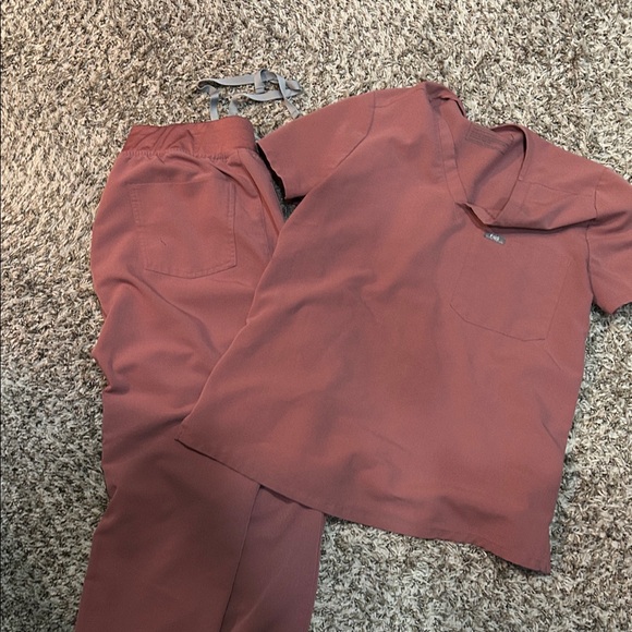 Mauve Figs Scrub Set - Picture 1 of 4